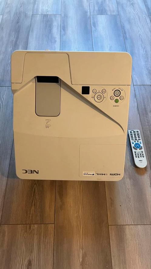 NEC beamer NP-UM301X – Ultra short throw + afstandsbediening, Audio, Tv en Foto, Beamers, Zo goed als nieuw, Ophalen