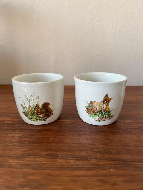 Set van 2 vintage koffiekopjes espresso retro vos eekhoorn, Huis en Inrichting, Keuken | Servies, Zo goed als nieuw, Kop(pen) en/of Schotel(s)