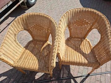 Rotan stoelen, 2 stuks. beschikbaar voor biedingen