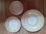 1 plat bord, 2 boterhambordjes en 4 schaaltjes., Huis en Inrichting, Keuken | Servies, Ophalen of Verzenden, Zo goed als nieuw
