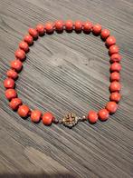 Antiek bloedkoraal collier met gouden slot., Ophalen of Verzenden