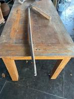 Oude handwerktuigen vlegel en zijs, Ophalen