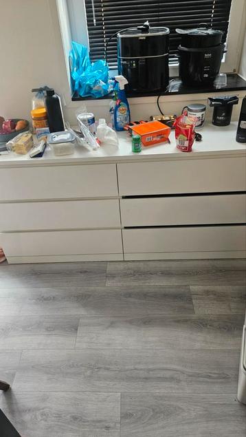 IKEA kast, 6 schuifs, 2 kapotte plintjes. gratis afhalen