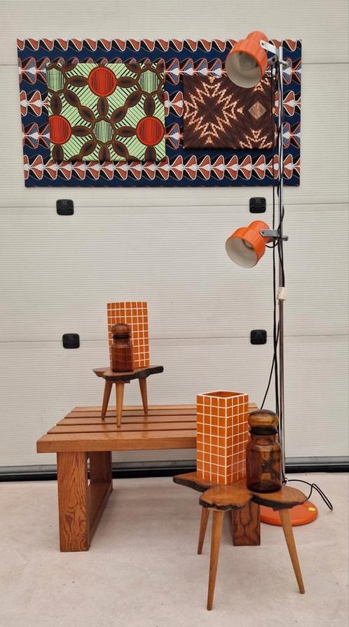 Vintage grenen salontafel en twee boomstam bijzettafeltjes., Huis en Inrichting, Tafels | Bijzettafels, Gebruikt, Rechthoekig