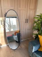 Elegante ovale spiegel met sierlijke details, Ophalen, Zo goed als nieuw, 50 tot 75 cm, 150 tot 200 cm