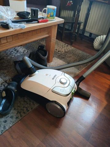 goed zuigende stofzuiger beschikbaar voor biedingen