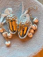 2 zilveren dennenappels groot 2 hangers met belletjes, Ophalen, Zo goed als nieuw