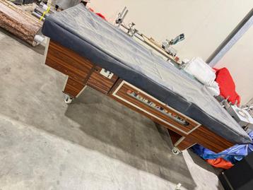 Pooltafel beschikbaar voor biedingen