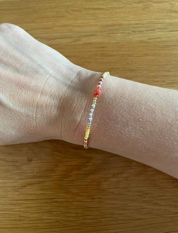 Zelfgemaakt armbandje beschikbaar voor biedingen