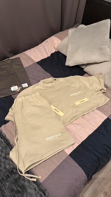 Fear Of God Essentials set M beschikbaar voor biedingen