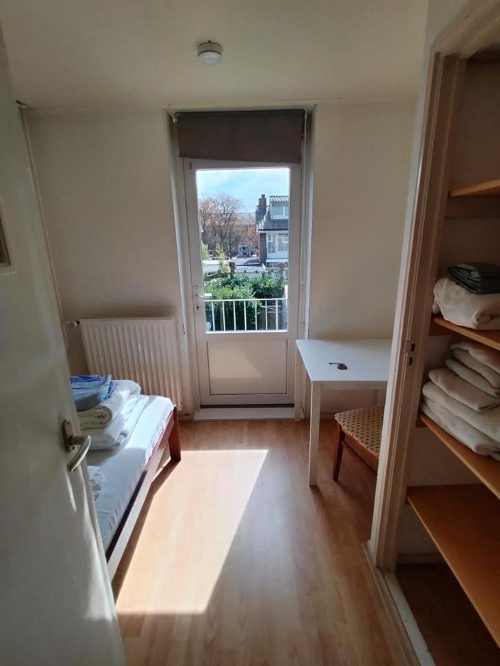 Kleine gemeubileerde kamer met balkon in Nijmegen, Huizen en Kamers, Kamers te huur, Nijmegen, Minder dan 20 m²