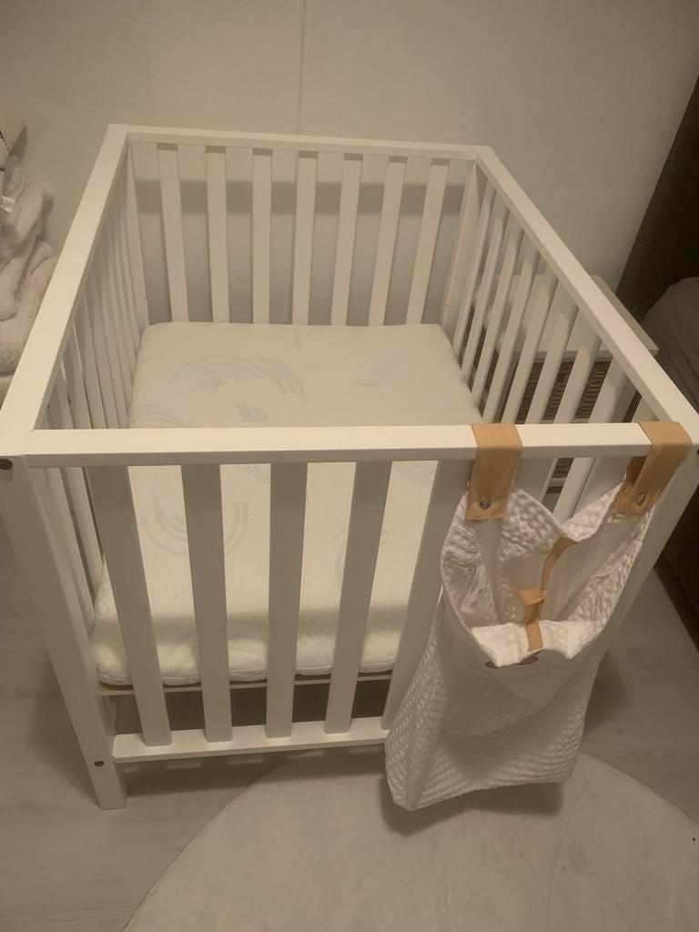 Te koop baby box met bodem en matras, Ophalen of Verzenden, Zo goed als nieuw