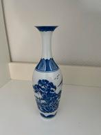 Porseleinen Chinees vaasje met blauwe decoratie, Antiek en Kunst, Ophalen