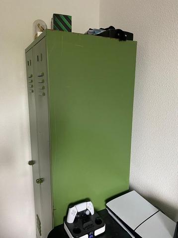 Locker: stoere metalen kledingkast (legergroen) beschikbaar voor biedingen