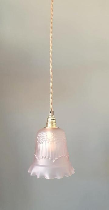 Antieke hanglamp met roze glazen kap - messing fiitting beschikbaar voor biedingen