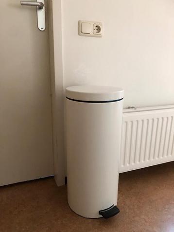 Pedaalemmer 30 liter beschikbaar voor biedingen