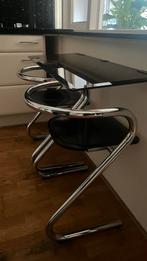 Twee chromen stoelen voor eetkamer. Leuk voor laag barretje, Ophalen, Twee, Zwart, Design