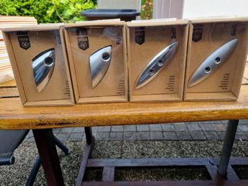 Tiger haken beschikbaar voor biedingen