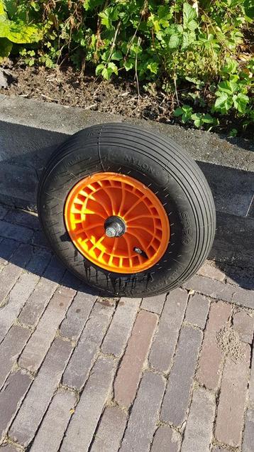 Kruiwagen wiel buitenband + velg beschikbaar voor biedingen