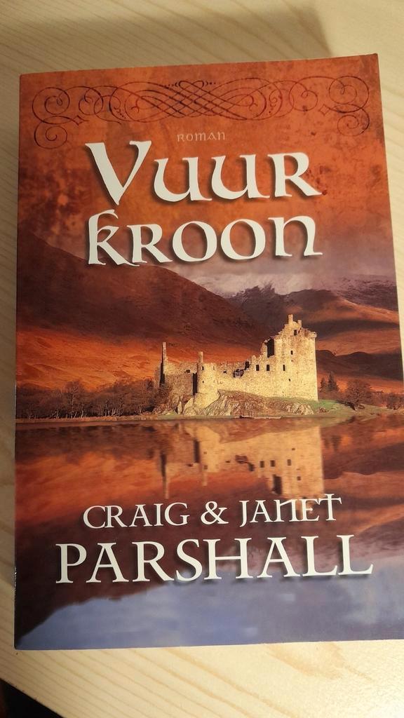 C. Parshall - Vuurkroon, Boeken, Historische romans, Zo goed als nieuw, Ophalen of Verzenden