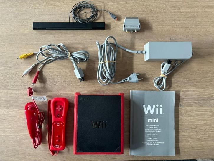 Wii mini Compleet in doos met 3 games, Spelcomputers en Games, Spelcomputers | Nintendo Wii, Zo goed als nieuw, Met 1 controller