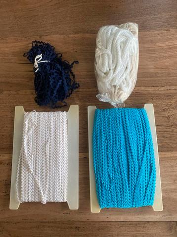 Diverse linten en banden voor creatieve projecten beschikbaar voor biedingen