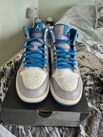 Air Jordan 1 Mid Cement Grey True Blue, Kleding | Heren, Schoenen, Blauw, Nike, Ophalen of Verzenden, Sneakers of Gympen