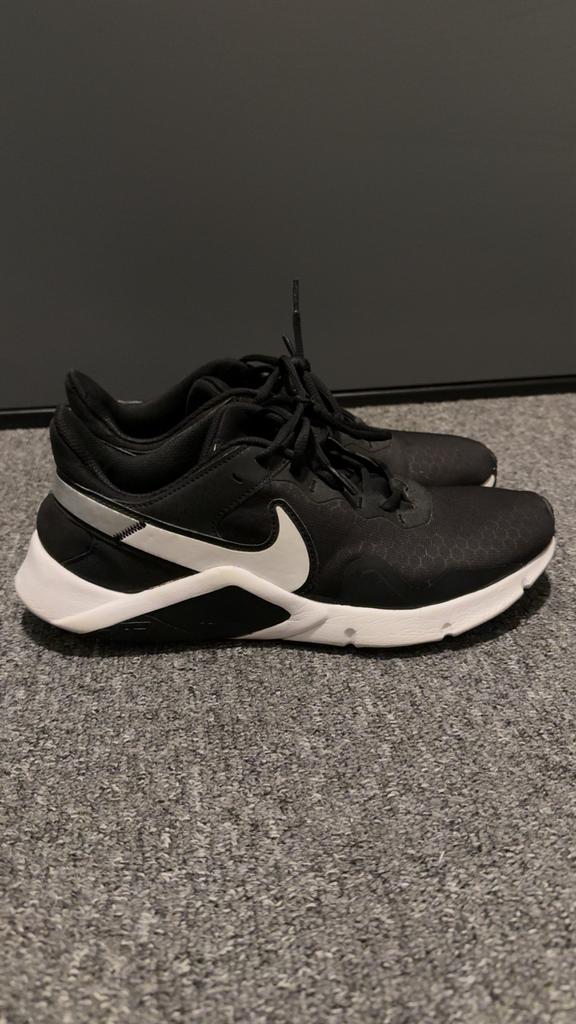 Nike Legend Essential 2 – Maat 43, Sport en Fitness, Loopsport en Atletiek, Zo goed als nieuw, Hardloopschoenen, Nike, Ophalen of Verzenden