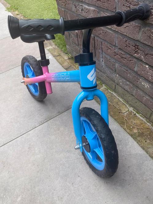 Story Racer loopfiets 2-4 jr blauw-roze, Kinderen en Baby's, Speelgoed | Buiten | Voertuigen en Loopfietsen, Zo goed als nieuw