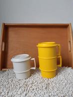3 Tupperware bekers met deksel/onderzetters, Ophalen of Verzenden, Zo goed als nieuw, Crème, Beker of Kan