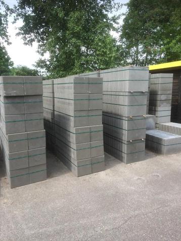 Betontegels en betonklinkers grijs en zwart, div. maten! beschikbaar voor biedingen