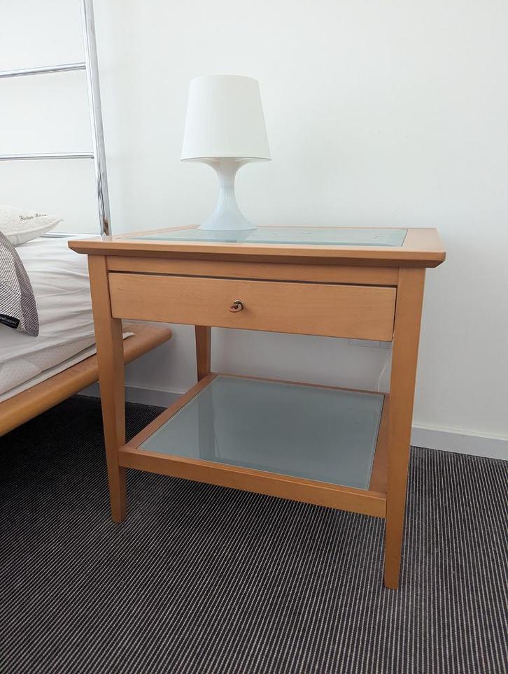 🟢 2x Nachtkastjes beukenhoutfineer/melkglas (Mobilia), Huis en Inrichting, Slaapkamer | Nachtkastjes, Gebruikt, Minder dan 55 cm