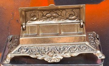 Postzegelbakje. Art nouveau. Frankrijk.  Messing.  beschikbaar voor biedingen