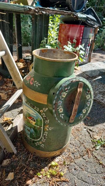 Vintage Melkbus met Handgeschilderde Decoratie beschikbaar voor biedingen