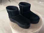 UGG Platform Mini - Zwart maat 40, Kleding | Dames, Schoenen, Ophalen, Zo goed als nieuw, Zwart, Lage of Enkellaarzen