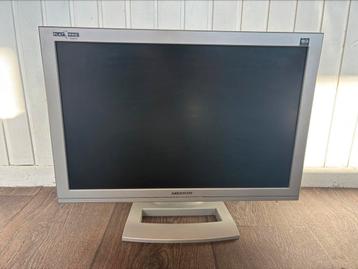 Medion 19 inch monitor beschikbaar voor biedingen