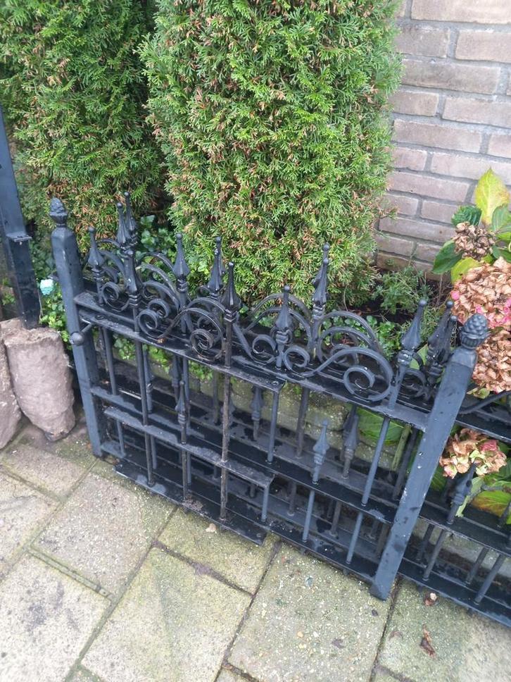 Sierhek inclusief palen en poort +/- 5 meter, Tuin en Terras, Tuinhekken en Hekwerk, Gebruikt, Sierhekwerk, IJzer, Ophalen