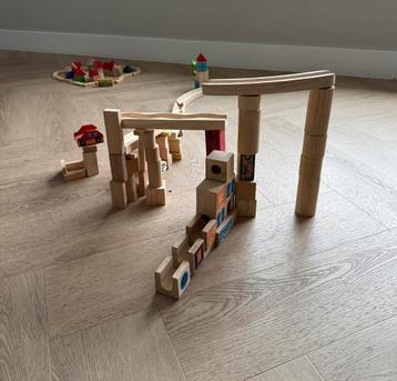 Houten knikkerbaan beschikbaar voor biedingen