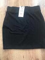 Nieuw korte zwart rok van BERSHKA maat M, Kleding | Dames, Rokken, Ophalen of Verzenden, Zo goed als nieuw, Zwart, Boven de knie