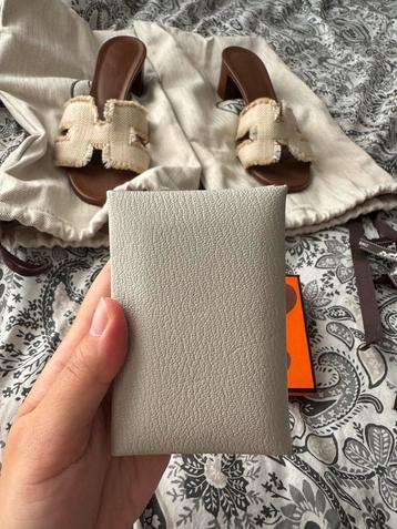 Hermès Calvi Duo Griss Perle Nieuw 2025 beschikbaar voor biedingen