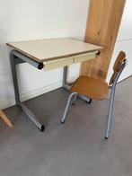 Vintage schooltafeltje en stoeltje, Kinderen en Baby's, Kinderkamer | Tafels en Stoelen, Ophalen, Gebruikt, Tafel(s) en Stoel(en)