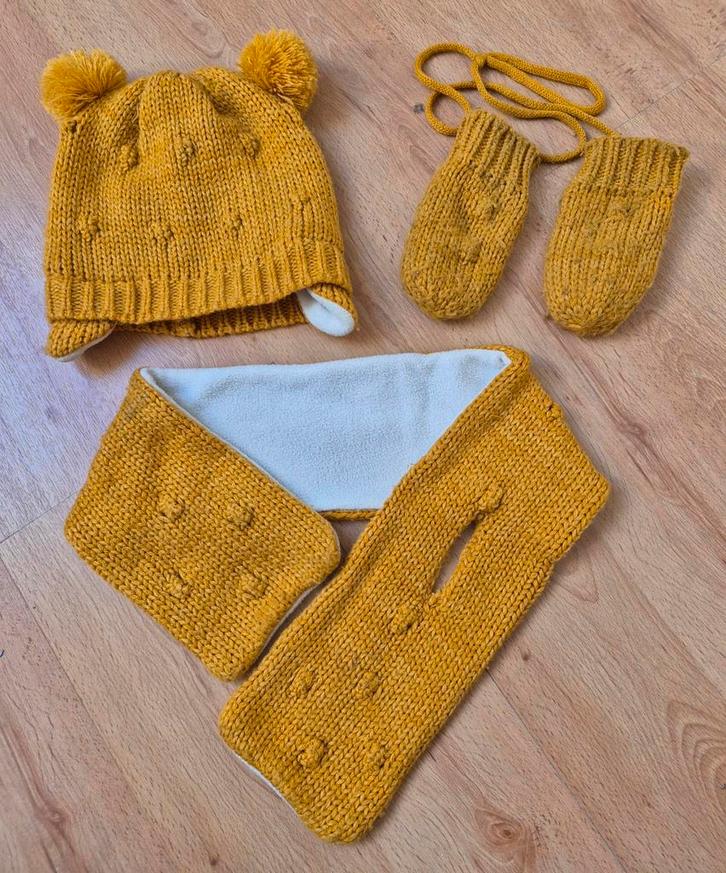 Muts sjaal handschoenen setje (9-24 mnd.), Kinderen en Baby's, Babykleding | Mutsen, Sjaals en Wanten, Zo goed als nieuw, Setje