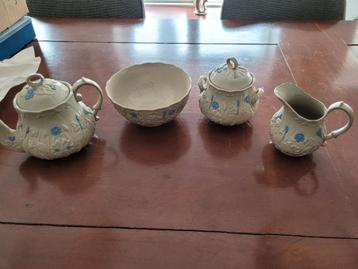 Servies,  antiek  beschikbaar voor biedingen