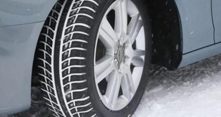 LEEGVERKOOP TESLA WINTERBANDEN 235-45-18 235/45/18 2354518, Auto diversen, Overige Auto diversen, Ophalen of Verzenden