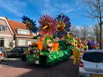 Carnavalswagen poppen bloemen thema