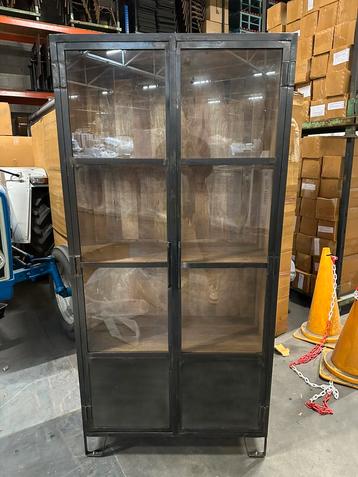 Vitrinekast Mango - NIEUW - Zware kwaliteit beschikbaar voor biedingen