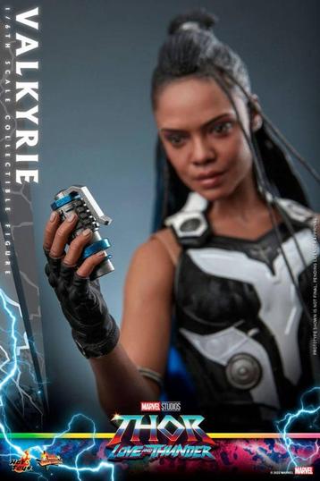 Hot Toys MMS673 Thor Love and Thunder Valkyrie beschikbaar voor biedingen
