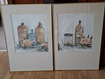 Aquarel schilderij stilleven 2 stuks met goudkleurige lijst beschikbaar voor biedingen
