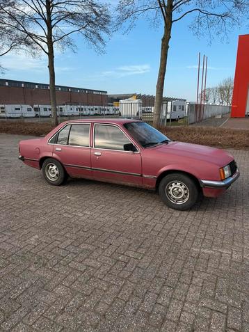 Opel rekord berlina automaat 1981 op gas belasting vrij beschikbaar voor biedingen