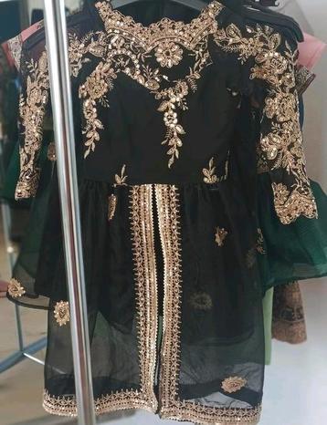 Zwarte Frock met Prachtig Design beschikbaar voor biedingen